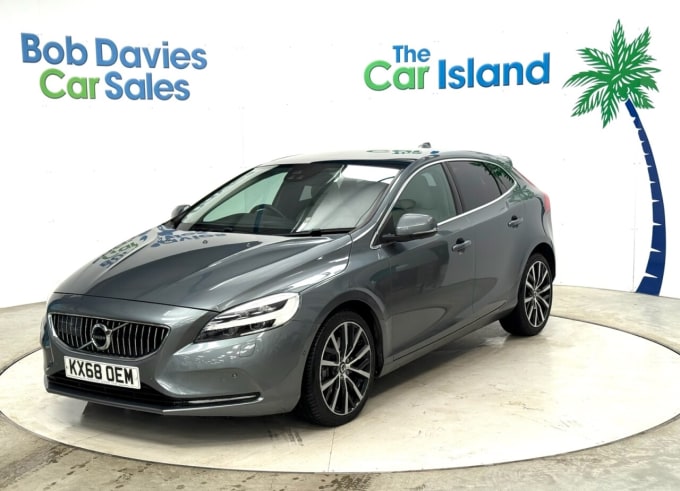 2025 Volvo V40