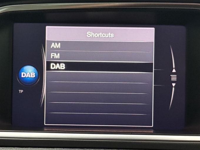2025 Volvo V40