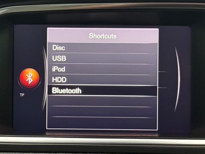2025 Volvo V40