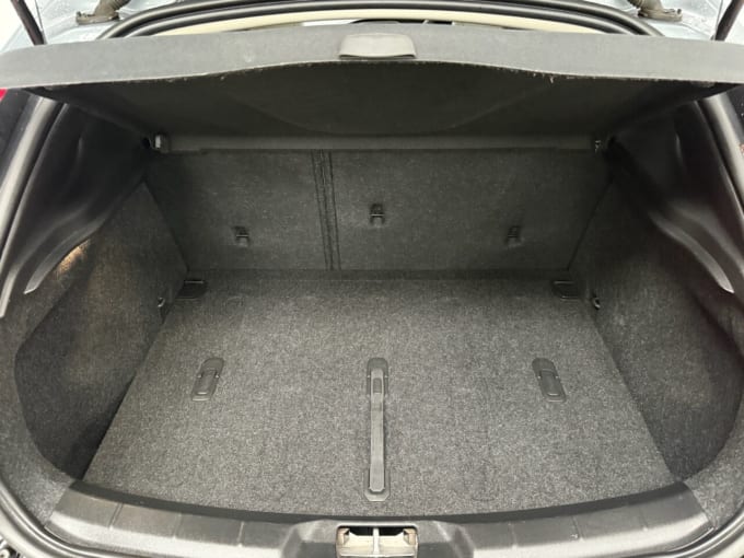 2025 Volvo V40