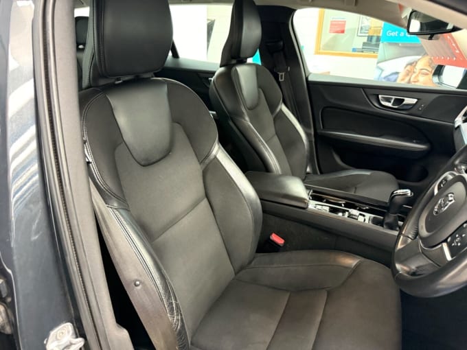 2025 Volvo V60