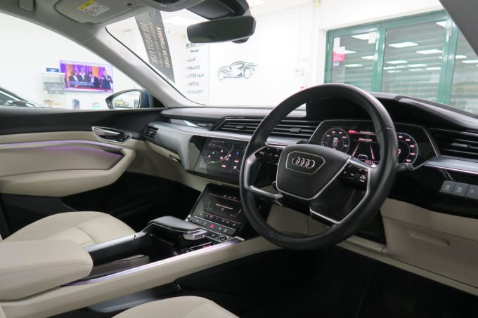 2025 Audi E-tron
