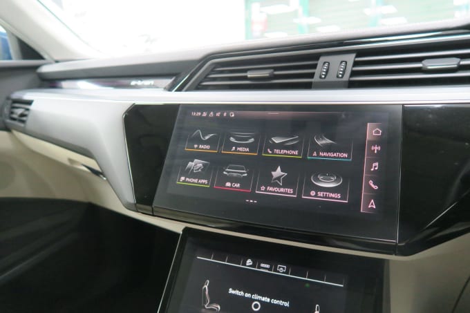 2025 Audi E-tron