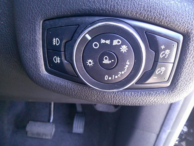 2025 Ford Grand Tourneo Connect
