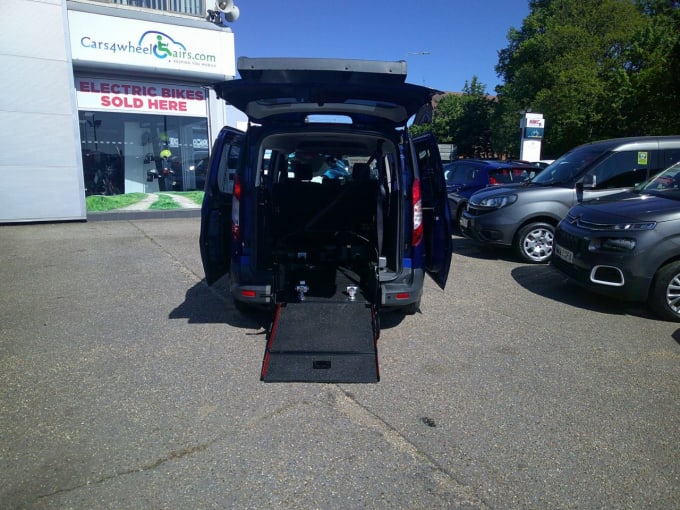 2025 Ford Grand Tourneo Connect