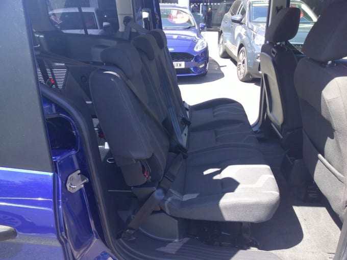 2025 Ford Grand Tourneo Connect