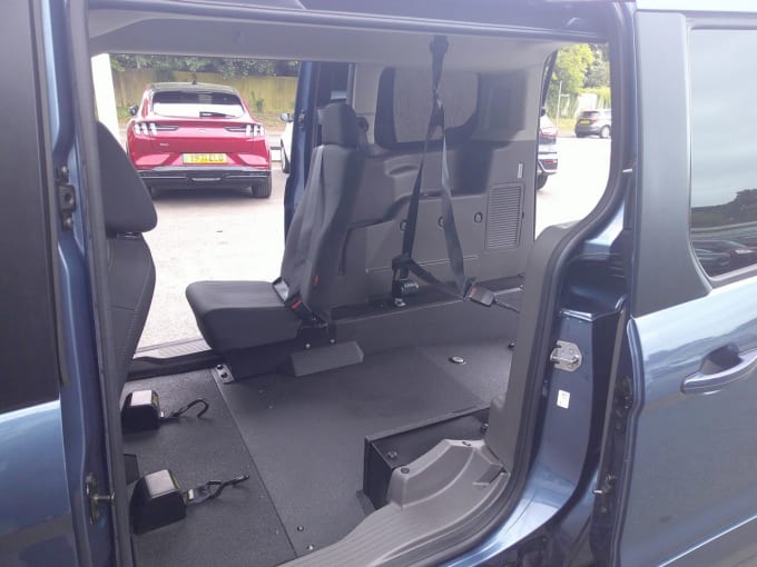 2025 Ford Grand Tourneo Connect