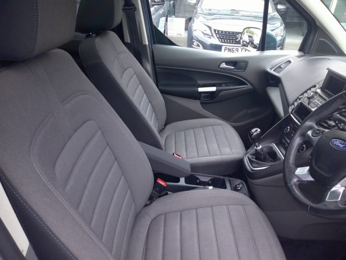 2025 Ford Grand Tourneo Connect