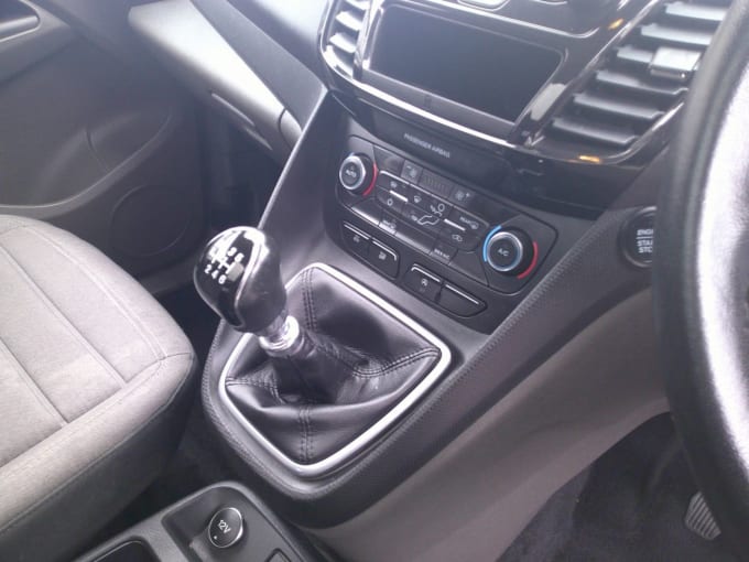 2025 Ford Grand Tourneo Connect