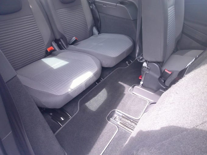 2025 Ford Grand C-max