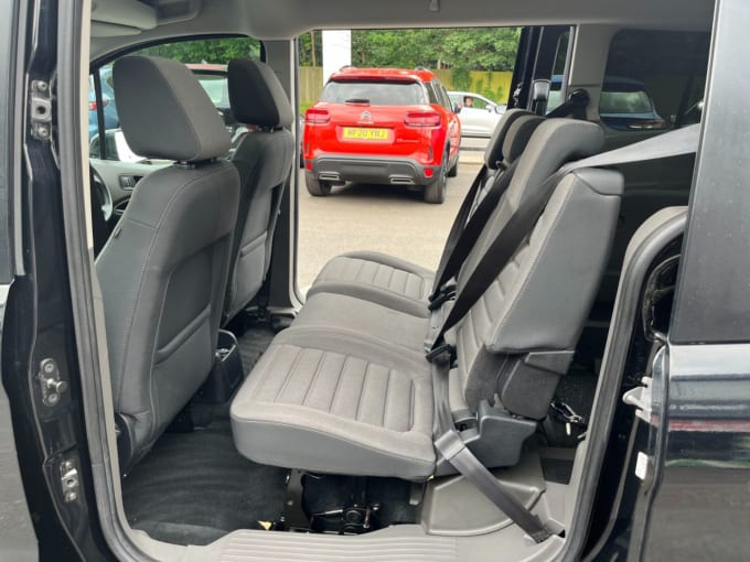 2025 Ford Grand Tourneo Connect
