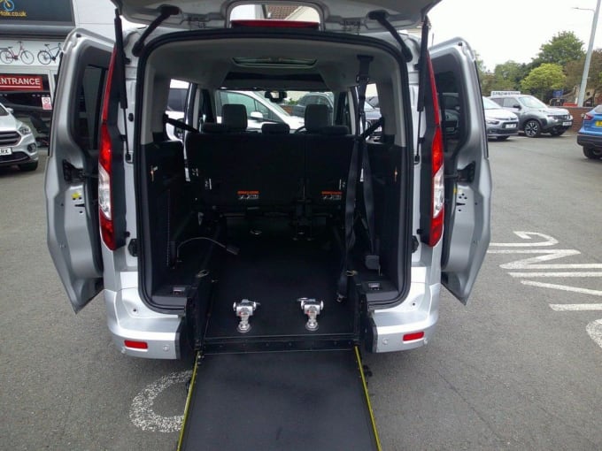 2025 Ford Grand Tourneo Connect