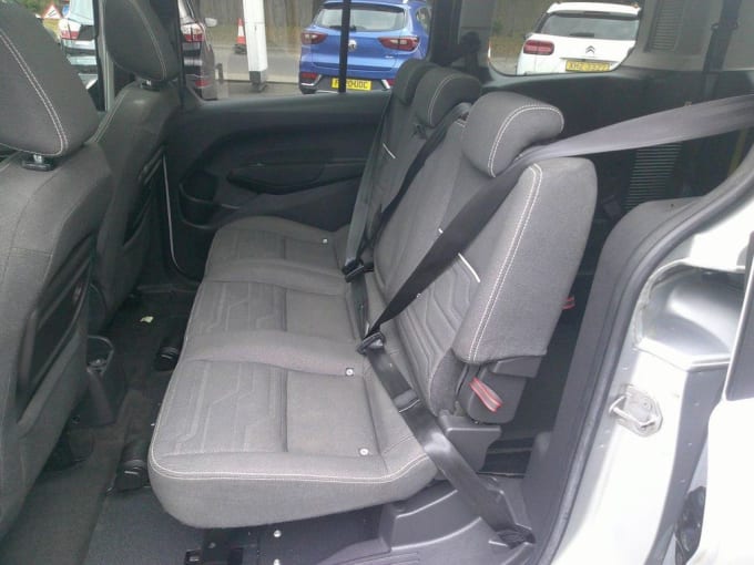 2025 Ford Grand Tourneo Connect