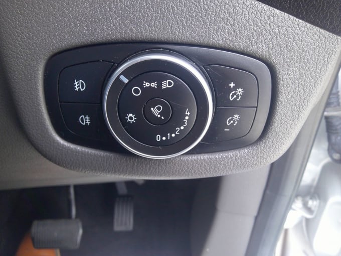 2025 Ford Grand Tourneo Connect