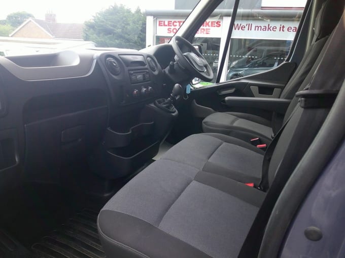 2025 Renault Master