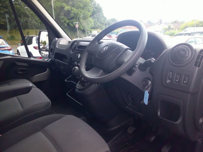 2025 Renault Master