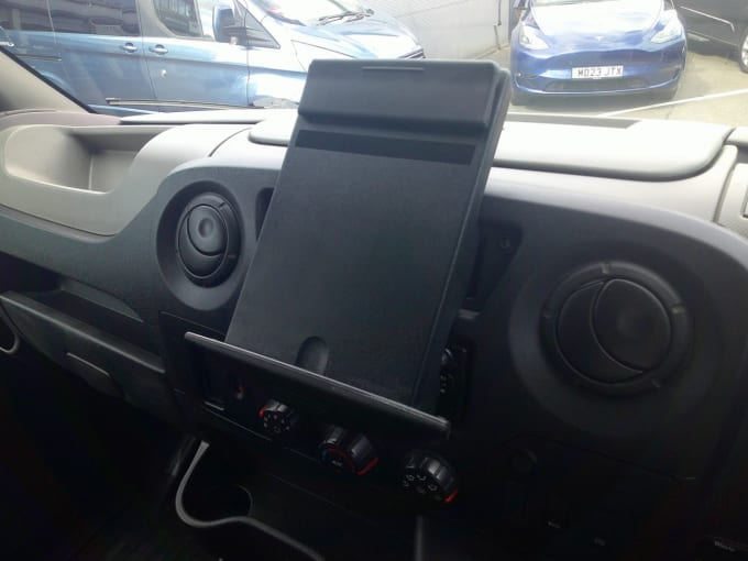 2025 Renault Master