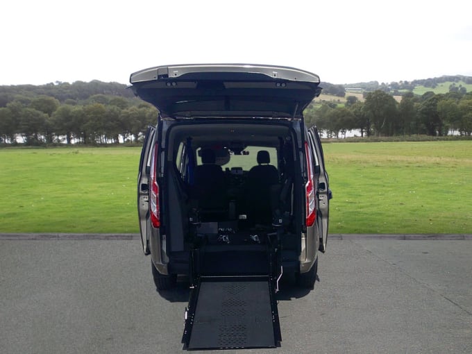 2025 Ford Tourneo Custom