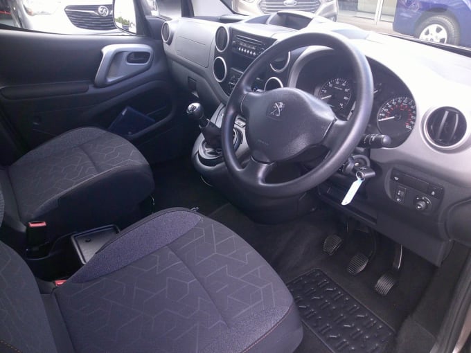 2025 Peugeot Partner