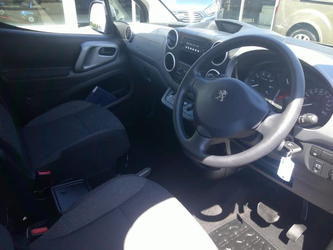 2025 Peugeot Partner Tepee
