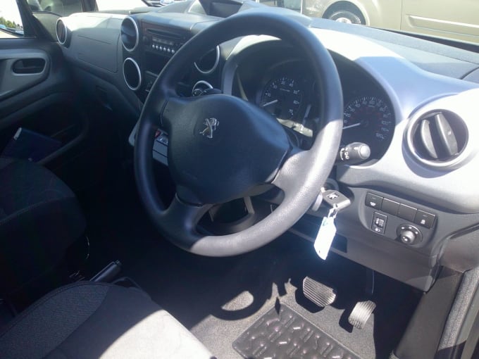 2025 Peugeot Partner Tepee