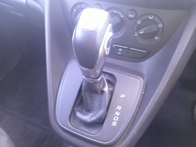 2025 Ford Grand Tourneo Connect