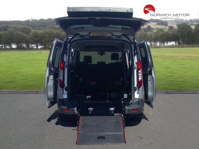 2025 Ford Grand Tourneo Connect