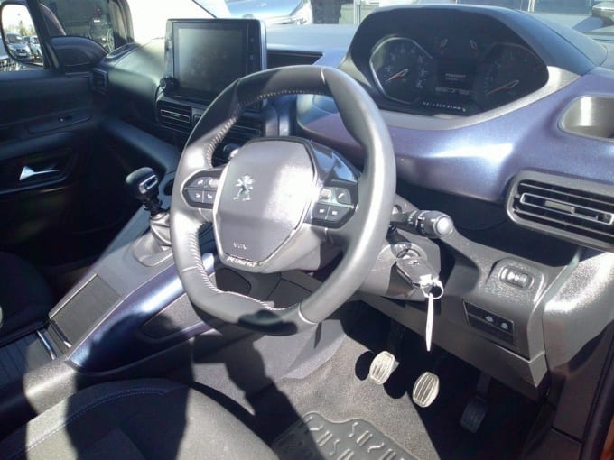 2025 Peugeot Rifter