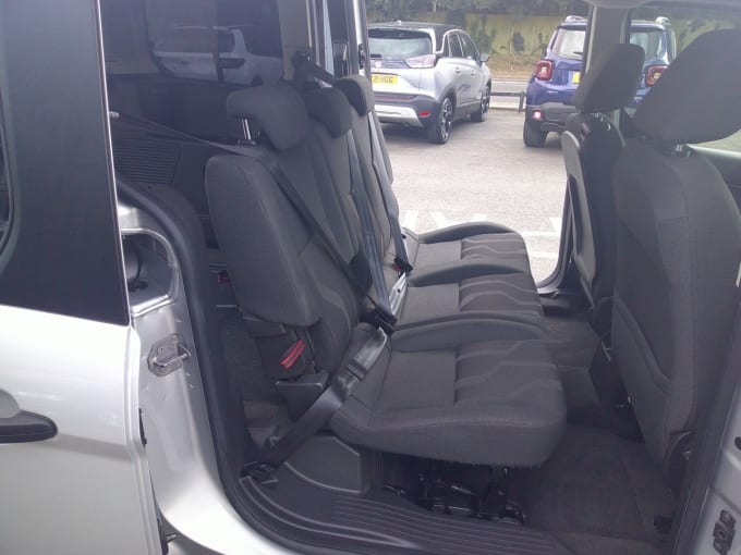 2025 Ford Grand Tourneo Connect