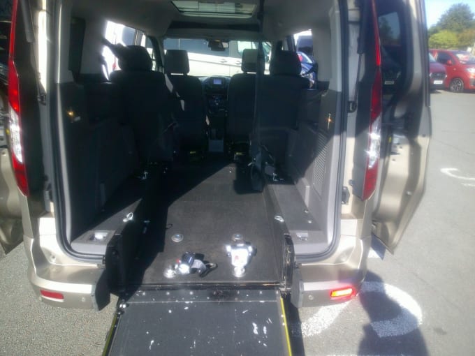 2025 Ford Grand Tourneo Connect