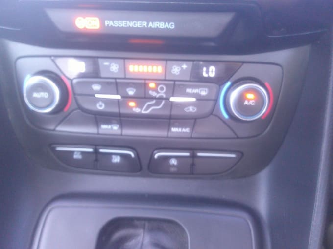 2025 Ford Grand Tourneo Connect