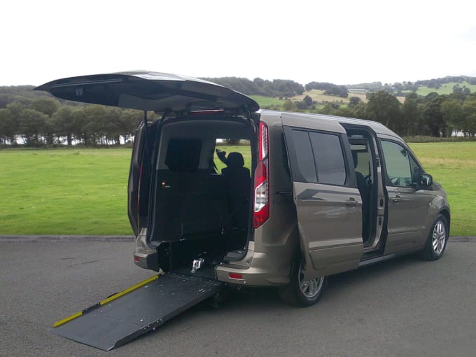 2025 Ford Grand Tourneo Connect