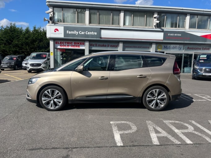 2025 Renault Grand Scenic
