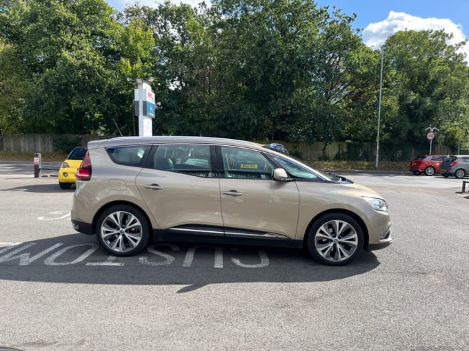 2025 Renault Grand Scenic