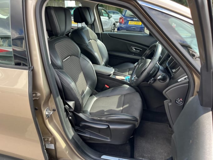 2025 Renault Grand Scenic