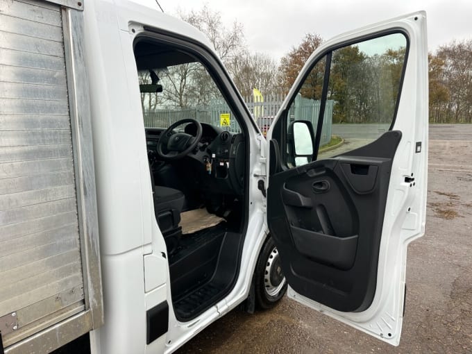 2025 Renault Master