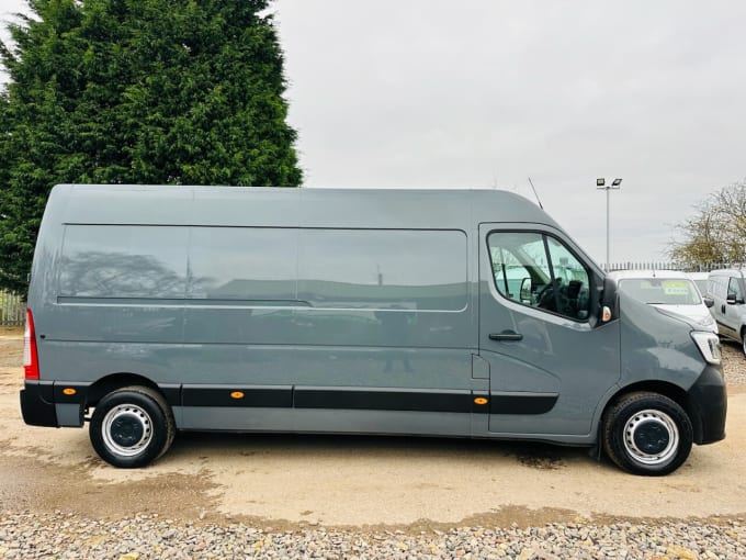 2025 Renault Master