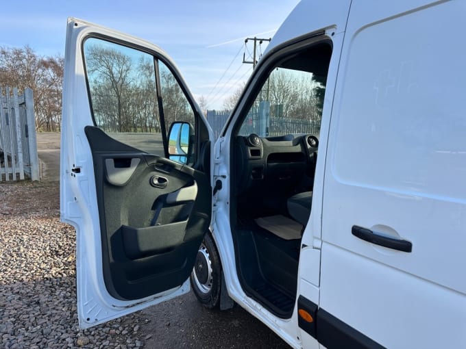 2025 Renault Master