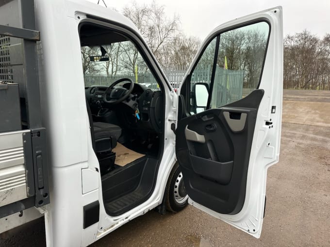 2025 Renault Master