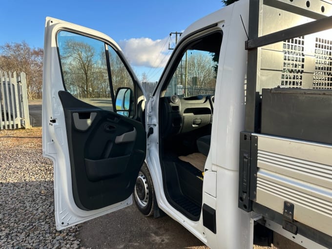 2025 Renault Master