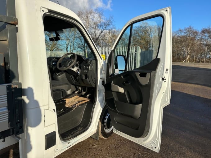 2025 Renault Master