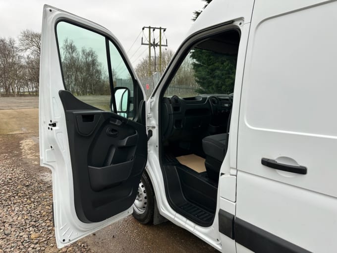 2025 Renault Master