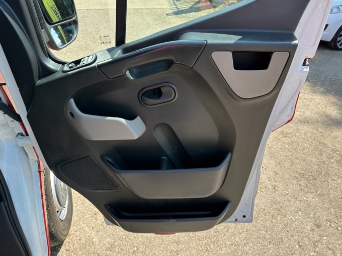 2025 Vauxhall Movano