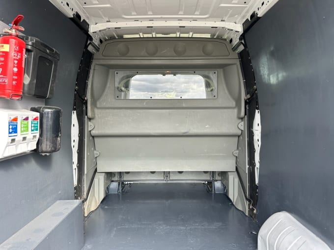 2025 Renault Master