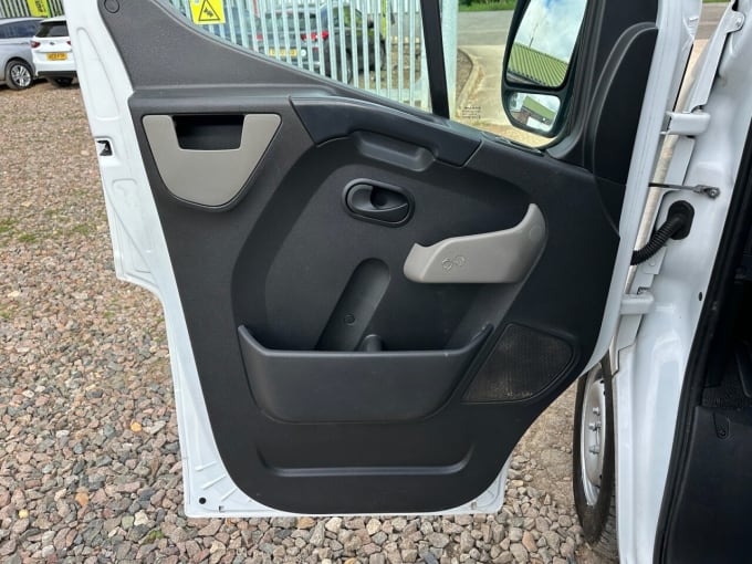 2025 Renault Master