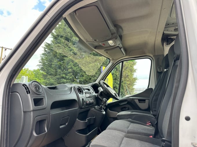 2025 Renault Master