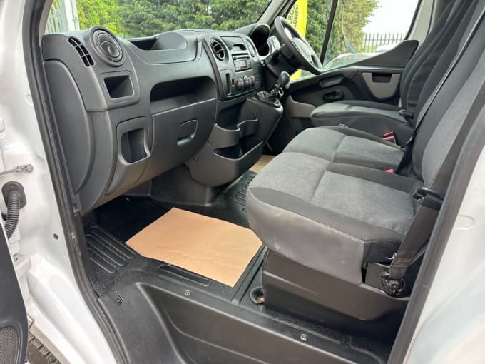 2025 Renault Master