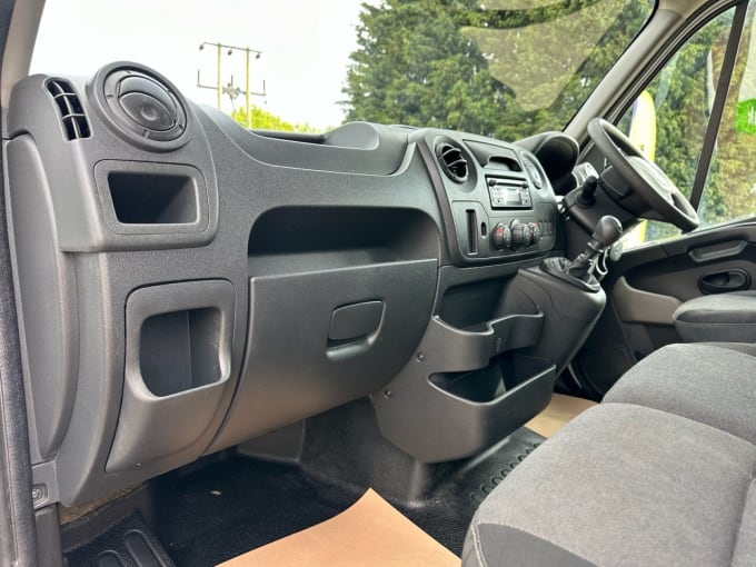 2025 Renault Master