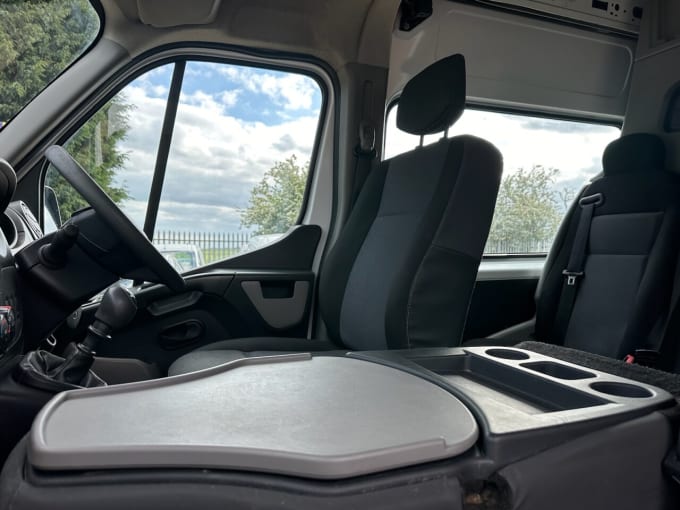 2025 Renault Master