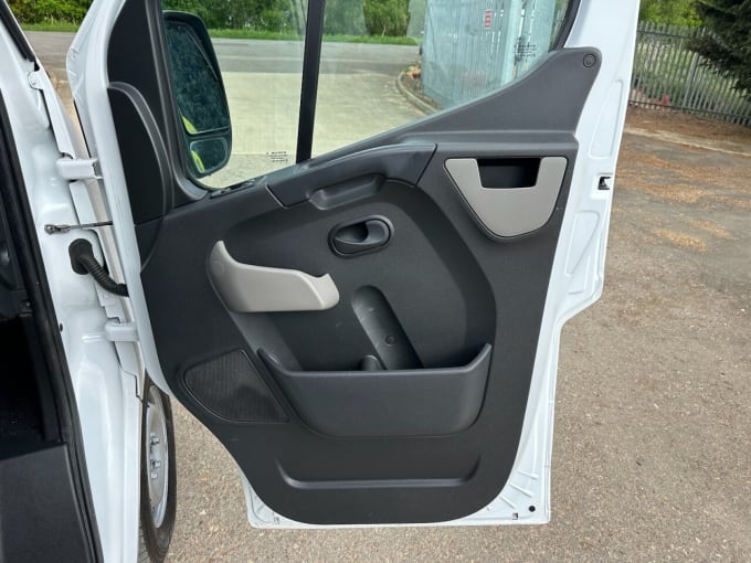2025 Renault Master